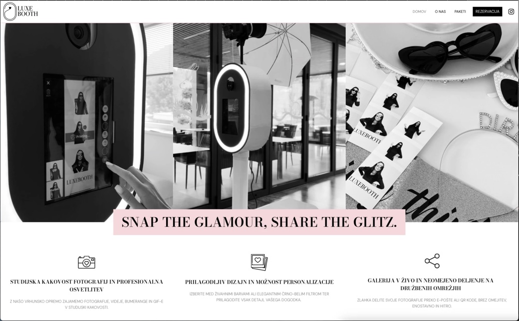 Spletna stran Luxe Booth na zaslonu prenosnika: tri črno-bele fotografije foto kabine in napis »Snap the glamour, share the glitz.«